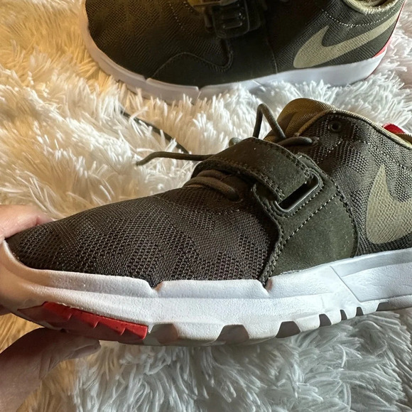 Nike SB TRAINERENDER Men's Size 10 Sneakers 616575-326 Khaki Olive Crimson Shoes - Picture 4 of 10